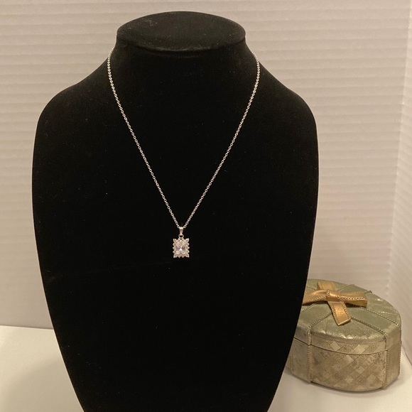 Jewelry - Silver Tone Clear Faceted Rhinestone Necklace